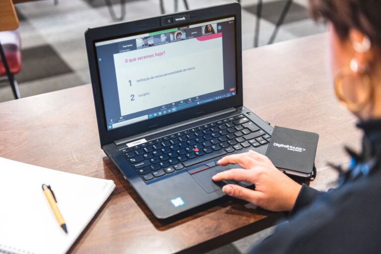 edtech-oferece-bolsas-para-curso